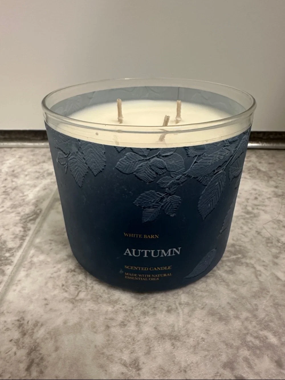 White Barn Autumn Scented 3-Wick Candle - Picture 1 of 1